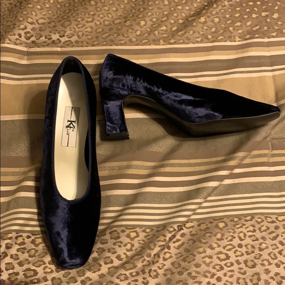Navy heels - Picture 2 of 3